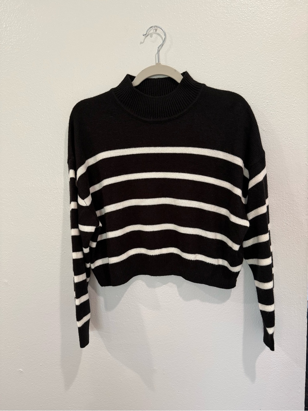H&M Black & White Striped Cropped Sweater
